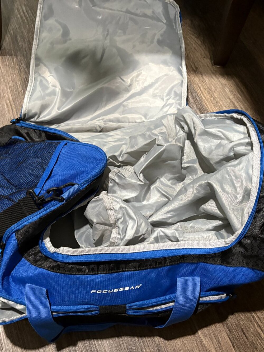 Focus Gear Focusgear Royal Black Duffel Gym Duffle Bag beehive print EUC